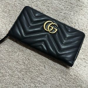 Black GG zipper wallet